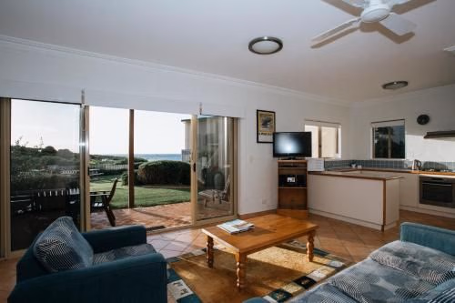 Canal Rocks Beachfront Apartments1