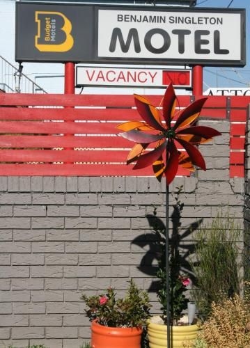 Benjamin Singleton Motel4