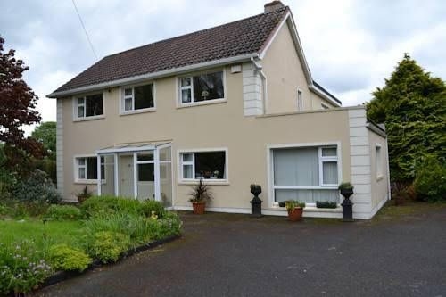 Glebe Farmhouse0