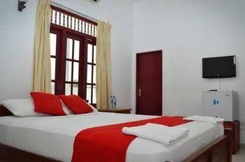 Empyrean Hotel0