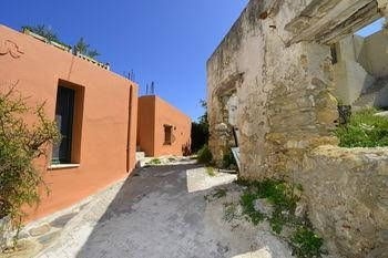 The Hillside Home0
