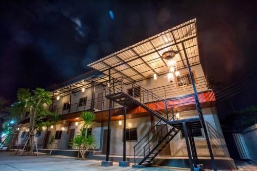 เดอะ เฟิร์ส เรสซิเดนซ์ แอนด์ คาเฟ่ (First Residence)0