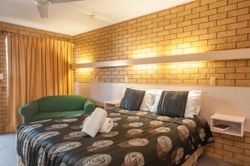 Jacaranda Place Motor Inn1