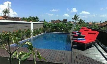 โรงแรมสวาร์นา ซานูร์ (Svarna Hotel)0