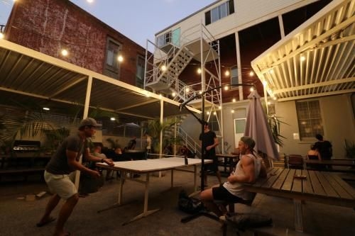 บริทาเนีย ออน วิลเลียม แบ็คแพคเกอร์ (Britannia on William Backpackers)0