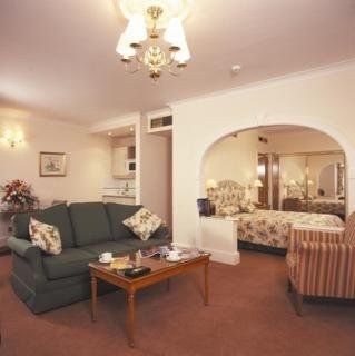Walton Cottage Hotel and Suites1