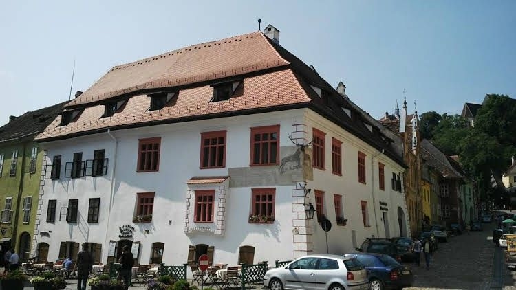 Casa cu Cerb0