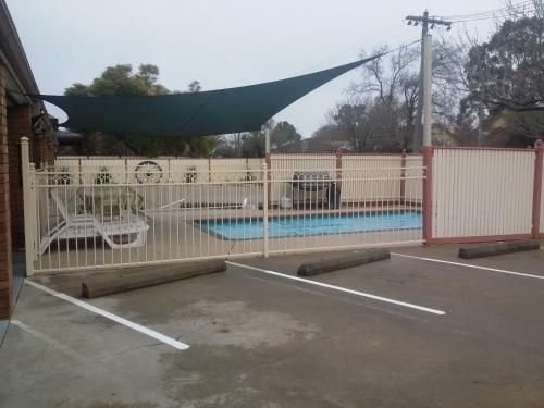 ทูดอร์ เฮาส์ โมเต็ล (Tudor House Motel)3