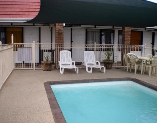 ทูดอร์ เฮาส์ โมเต็ล (Tudor House Motel)4