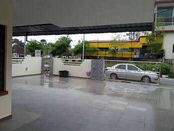 Riverside Homestay0