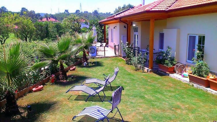 Three Palms Suites0