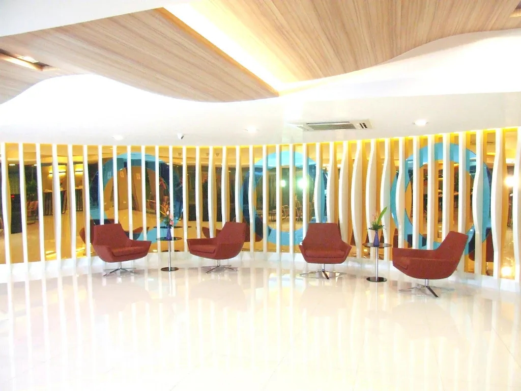 โรงแรมแกรนด์ ทาวเวอร์ อินน์ สาทร (Grand Tower Inn Sathon)3