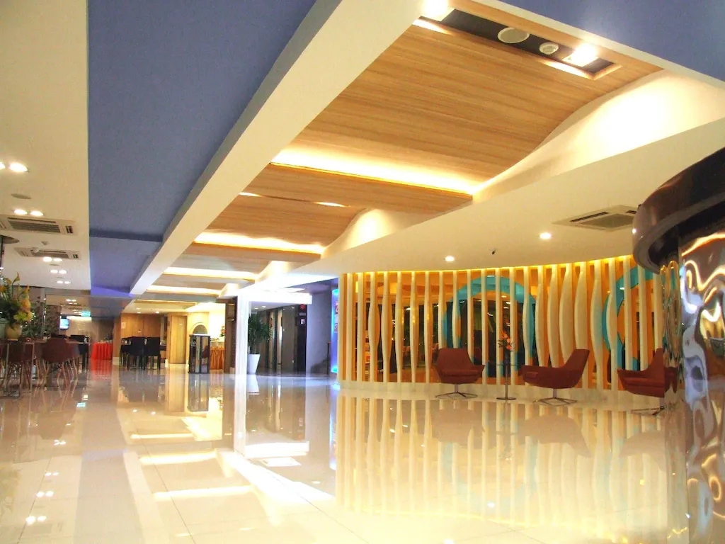 โรงแรมแกรนด์ ทาวเวอร์ อินน์ สาทร (Grand Tower Inn Sathon)4