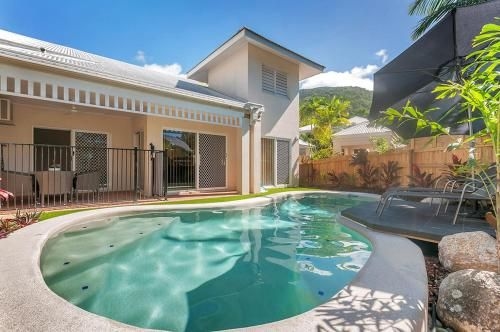 The Villas Palm Cove1