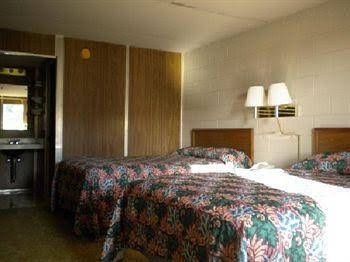 Budget Lakeview Inn0