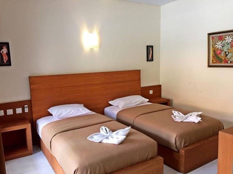 Gora Beach Inn0