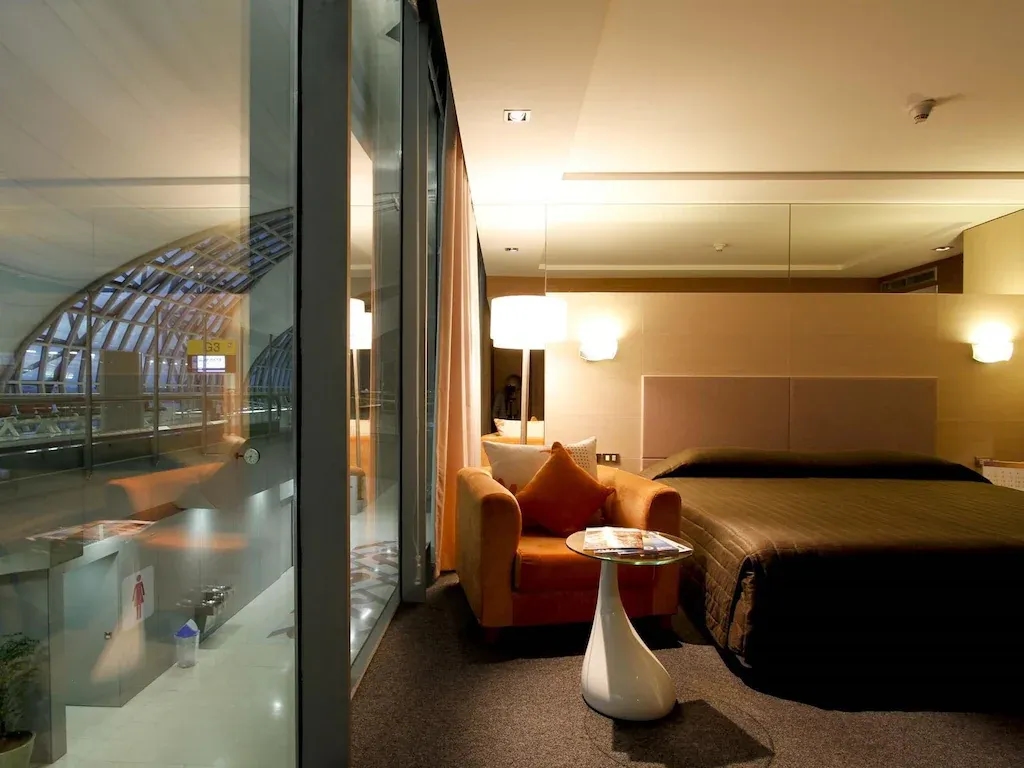 โรงแรม มิราเคิล ทรานซิท (Miracle Transit Hotel)2