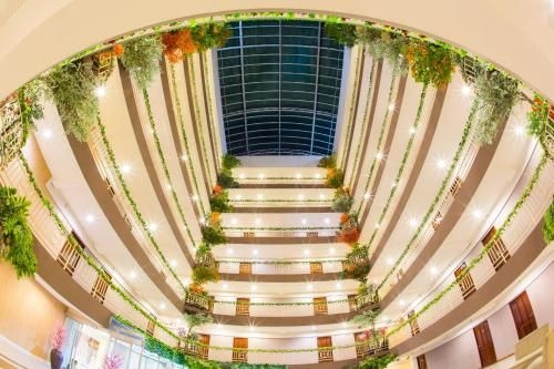 ทรีซีซั่นส์ กรุงเทพฯ (Three Seasons Bangkok)0