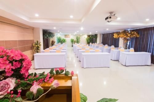 ทรีซีซั่นส์ กรุงเทพฯ (Three Seasons Bangkok)4