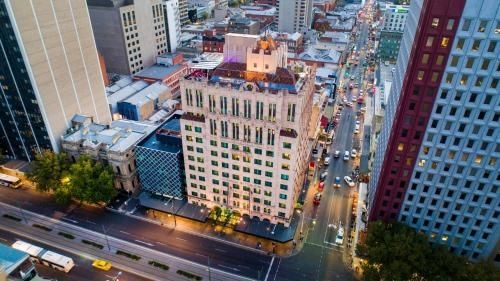 โรงแรมเมย์แฟร์ (Mayfair Hotel)0