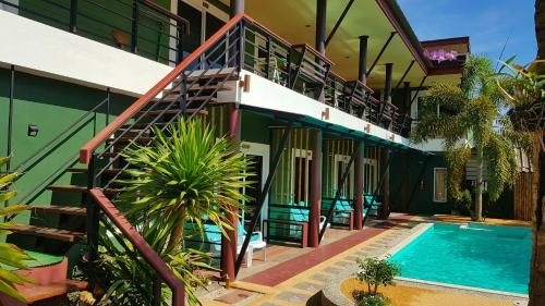 โรงแรมชาช่า (Cha-Cha Hotel)0