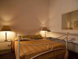 Arcione 1 BR Apartment - Trevi Fountain area - ITR 43700