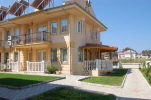 2 BR Apartment - Communal Pool - EOT 94380