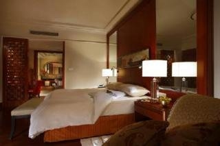 The Dragon Hotel3