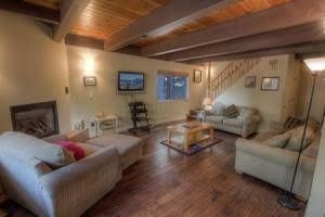 South Lake Tahoe - 4 BR Cabin Private Hot Tub - LTA 80250