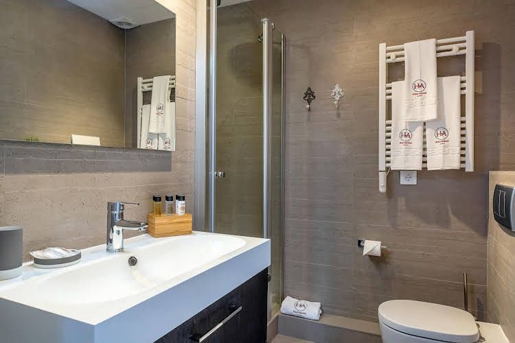1 BR Vintage Suite with Balcony - HOA 421580