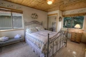 South Lake Tahoe - 3 BR Home Boat Dock Private Hot Tub - LTA 82200