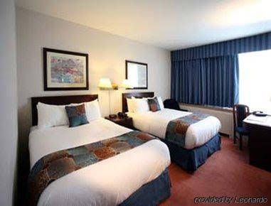 Ramada Plaza Park Place0