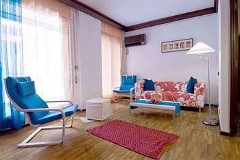 Valencia Apartments1