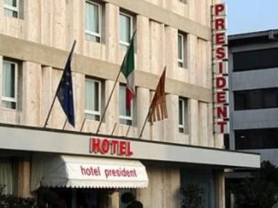 Hotel President0