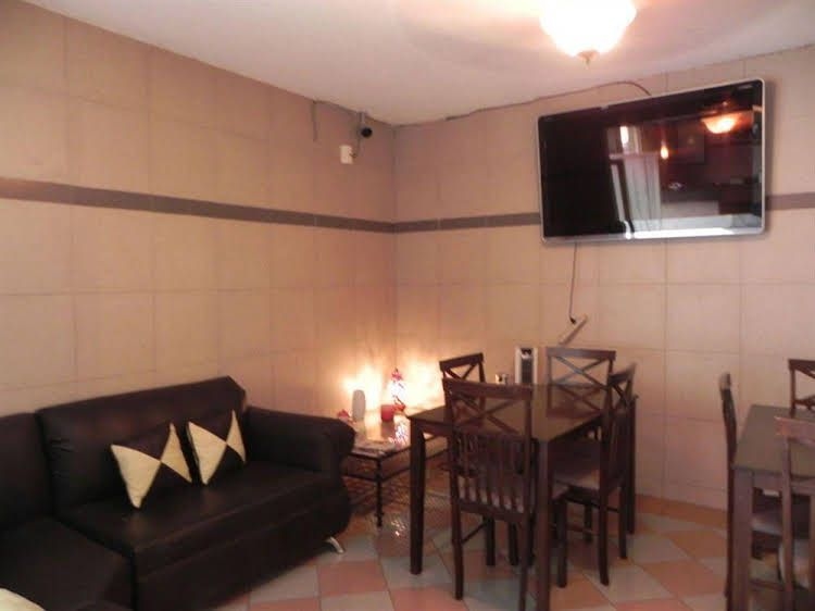 Hotel Revolucion0
