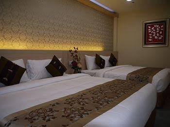 Midcity Hotel0
