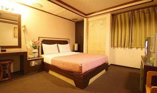 Jing Guang Hotel0