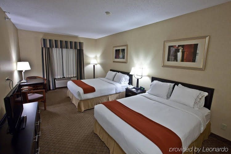 Holiday Inn Express Hotel & Suites Plymouth0