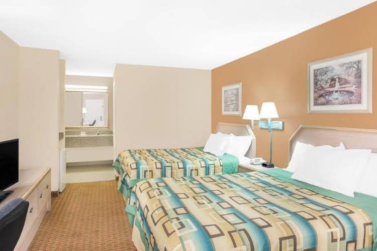 Hamilton-Days Inn0