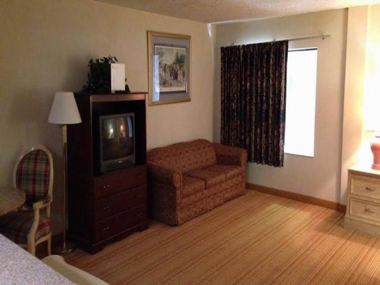 Super 8 Motel Boone0
