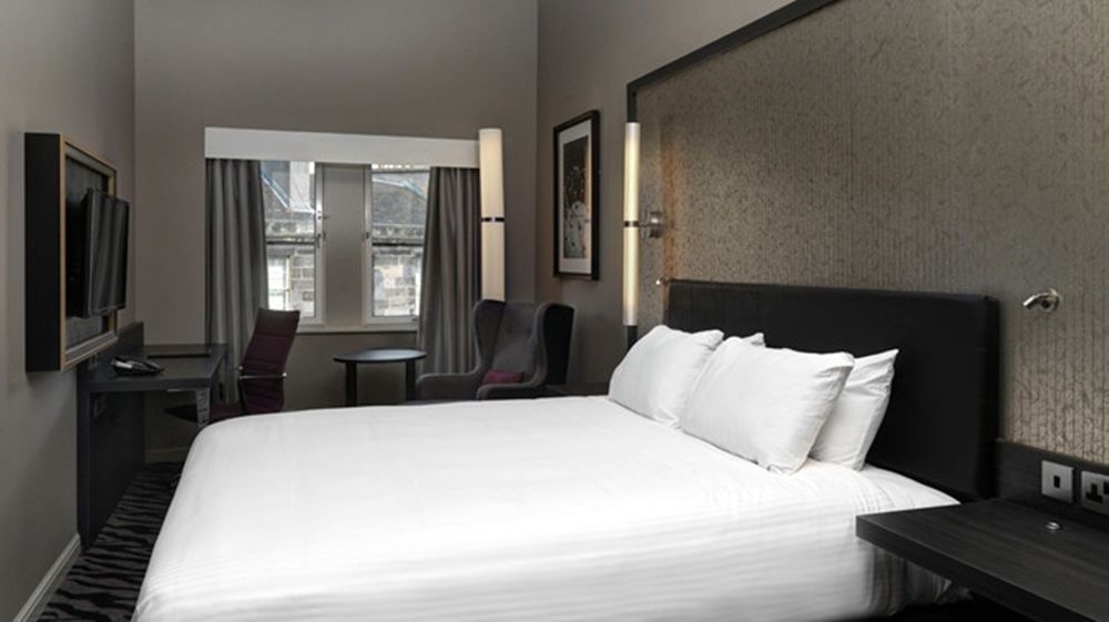 Mercure Point Hotel & Conference Centre0