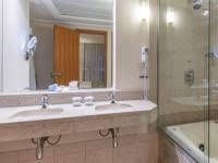 Comfort Suites Vitoria0