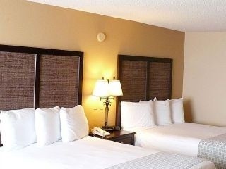 Lexington Inn & Suites3