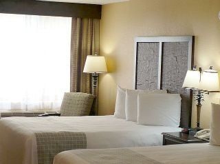 Lexington Inn & Suites4