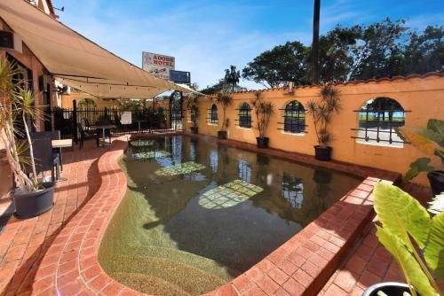 Adobe Motel4