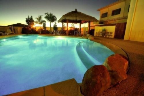 Mayfair Motel4
