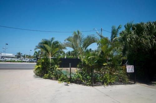 Cool Palms Motel3