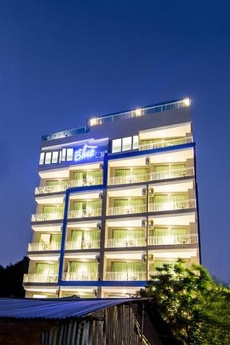 โรงแรมเดอะ บลู (The Blue Hotel)0