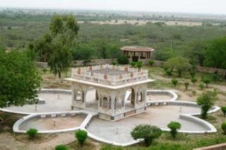 Sardar Samand Palace2