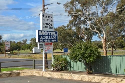 Adrian Motel4